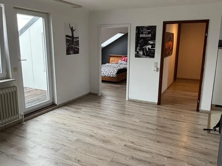Wohnraum der 2-Zimmer-Wohnung mit Loggia im Roten Buck
