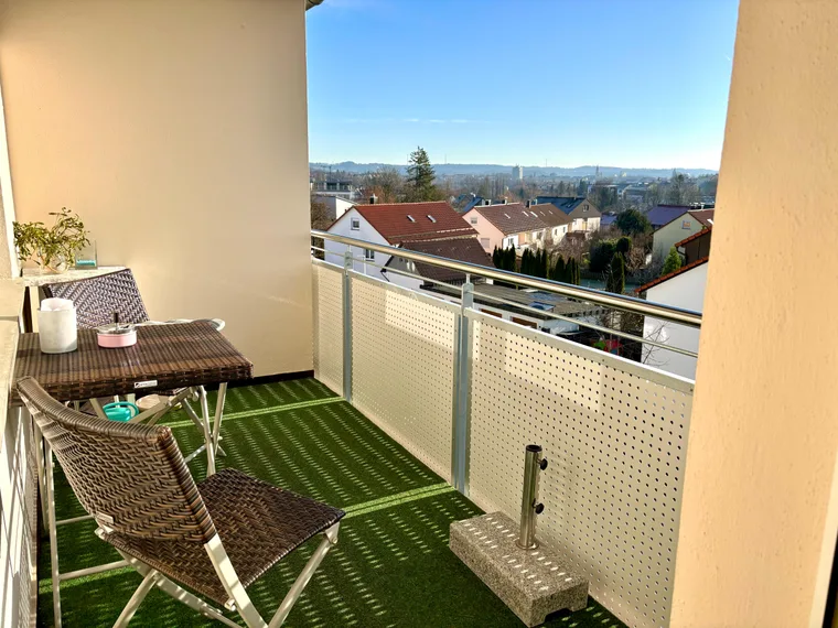 Balkon mit Weitblick über Crailsheim, 4-Zimmer-Wohnung im Roten Buck