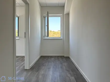 Büroraum mit Fensterfront, Gewerbeeinheit Crailsheim